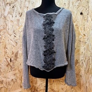 Cropped Grey Knit Sweater | Textured Floral Appliqué | Artsy Minimalist - Size S